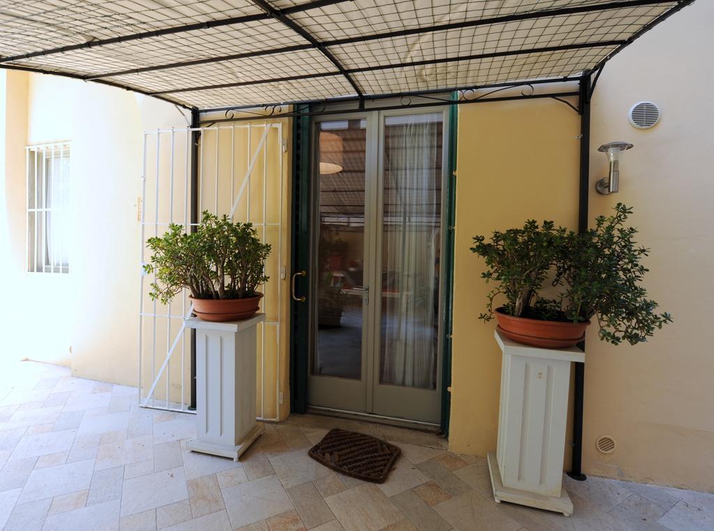 Acacia Firenze Apartments Artemisia-Angelica Екстер'єр фото